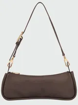 Cartera de hombro pequeña de diseño minimalista y estructura alargada, con correa ajustable y cierre superior.