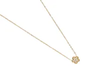 Collar de acero con baño de oro, cadena de eslabones finos y dije colgante con forma de flor de cinco pétalos, engastada con circonias.