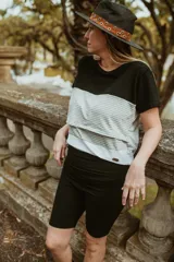 Calza biker color rosa viejo, con cintura alta y elástico ajustable.