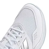 Championes Adidas GameCourt 3 All Court para mujer, color blanco con las icónicas tres tiras plateadas en los laterales. Diseñados con mediasuela LIGHTMOTION para amortiguación liviana, suela Adiwear resistente y capellada textil con malla transpirable.