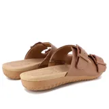 Sandalias bajas color marrón con doble tira ancha ajustable con hebillas.