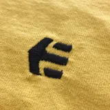 Remera de manga corta color azul con logo de la marca Etnies estampado en el pecho.