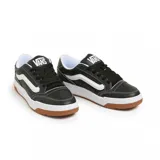 Championes Vans modelo Hylane, de diseño urbano con capellada de cuero sintético negro, franja lateral característica en blanco, suela de goma blanca y base de caucho color caramelo.