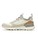 Zapatillas urbanas Merrell Alpine 83 Recraft para mujer, color blanco hueso con detalles en gris y marrón. Confeccionadas con materiales reciclados, suela de goma y plantilla de espuma EVA.