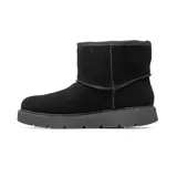 Bota corta Skechers de estilo casual, confeccionada en gamuza color negro con forro interior de lana. Presenta un diseño sin cordones con tecnología Slip-ins, suela de caucho resistente y detalle de dije metálico en forma de corazón en el lateral.