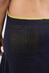 Vestido negro de algodón con espalda descubierta, ribetes en tono verde lima y estampado serigrafiado con texto en la parte trasera.