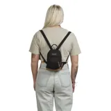 Mochila pequeña Jansport Right Pack Mini, color negro, con base inferior de gamuza marrón. Presenta un compartimento principal con cierre y un bolsillo frontal con cierre. Incluye asa superior para colgar.