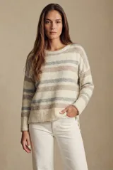 Sweater de punto con diseño de rayas horizontales en tonos neutros, cuello redondo, manga larga y puños acanalados.