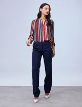 Pantalón de vestir negro, marca Zac & Rachel, con pretina con broches internos y cierre. Delantera y trasera con bolsillos.