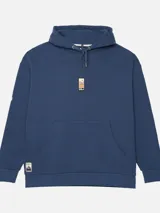 Canguro azul marino con capucha, bolsillo tipo canguro y logo estampado en el pecho.