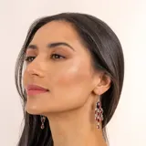 Aros colgantes de plata 925 con piedra granate central y racimo de granates colgantes.