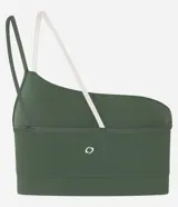 Top deportivo Get Over de microfibra acanalada color verde militar, con diseño de un solo hombro, escote recto y breteles finos en contraste.