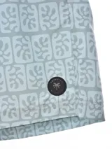 Short de baño azul con estampado de motivos marinos en celeste.