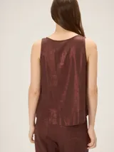 Top de lino con acabado metalizado, color bordó, de corte holgado y escote en V.