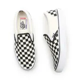 Championes Vans Skate Slip-On con diseño a cuadros blancos y negros.
