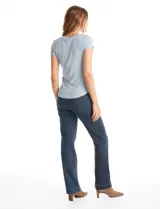 Remera de modal acanalado color celeste, con escote redondo a la base y manga corta.