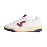 Championes Vans modelo Upland VNTG de estilo retro. Presentan una capellada de gamuza en color crema, con el icónico logo lateral en azul marino y detalles en rojo. Cuentan con una suela de plataforma en tono beige y una base de goma en azul marino, ofreciendo un diseño inspirado en el skate de los años 90.