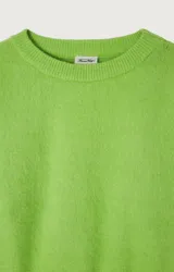 Sweater gris claro de lana, con cuello redondo y corte holgado.