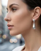 Caravanas colgantes de plata 925 con diseño de gota lisa y pulida.