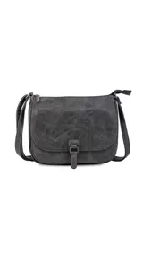 Bandolera morral color bordó, con tapa y broche, bolsillo principal, bolsillos internos organizadores y cierre trasero.