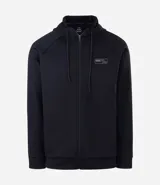 Saco negro de fleece con capucha, cierre de cremallera y cordón para ajustar la capucha.