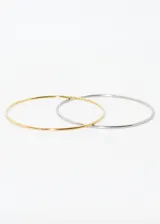 Pulsera esclava de acero quirúrgico hipoalergénico color dorado, de caña redonda y diseño minimalista.