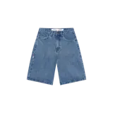 Bermuda de denim estilo jorts de tiro medio, color azul con lavado claro, corte holgado y diseño clásico de cinco bolsillos con trabillas para cinto.