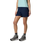 Short azul marino Columbia Leslie Falls II para mujer, de tiro medio con tecnología avanzada de repelencia Omni-SHIELD, bolsillos laterales con cierre y trabillas para cinturón.