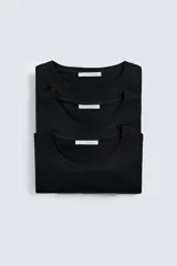 Pack de tres camisetas básicas de hombre, corte regular, cuello redondo y manga corta.