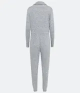 Mono pijama largo gris jaspeado, con escote cruzado, mangas largas y lazo en la cintura.