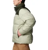 Campera puffer Columbia modelo Puffect III, con diseño de bloques de color en verde oscuro y beige. Presenta cuello alto, cierre frontal completo, bolsillos laterales con cierre y puños elásticos.