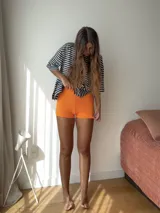 Short de baño negro de lycra con forro interno.