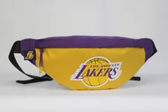 Riñonera amarilla con detalles en violeta y logo de Los Angeles Lakers.