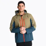 Campera impermeable tipo hardshell de la marca Merrell, con diseño bicolor en tonos arena y azul oscuro. Cuenta con capucha ajustable, cierre frontal y bolsillos en el pecho con cremalleras impermeables en color naranja vibrante, ventilación en axilas y puños ajustables.
