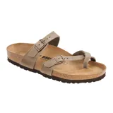 Sandalia Birkenstock modelo Mayari con tiras de cuero engrasado color marrón, diseño con sujeción para el dedo y dos correas ajustables con hebillas metálicas. Cuenta con plantilla anatómica de corcho y látex con recubrimiento de gamuza y suela de goma antideslizante.
