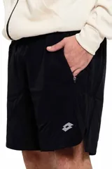 Short deportivo Lotto color negro, de secado rápido, con bolsillos laterales con cierre y logo reflectante de la marca en la pierna.