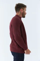 Campera tejida en buttone azul marino para hombre, de corte regular, con cierre completo y logo en grifa metálica.