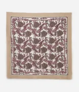 Pañuelo cuadrado de franela con estampado de arabescos y borde con mini franjas.