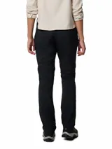 Pantalón de trekking Columbia modelo Silver Ridge Utility, color negro, con diseño convertible en shorts mediante cremalleras en las perneras, bolsillos laterales y traseros, y protección solar FPU 50.