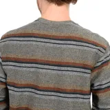 Buzo de algodón color beige con rayas horizontales en tonos marrón, gris y negro. Tiene cuello redondo y logo pequeño en el pecho.