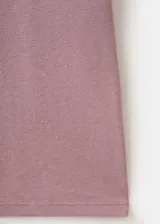 Camiseta de manga corta y cuello redondo, de corte entallado y tejido de algodón.