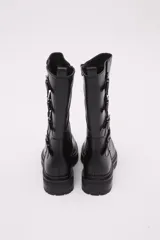 Bucaneras negras de eco cuero con plataforma y cierre lateral.