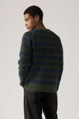 Sweater de punto con diseño de rayas horizontales en tonos verde militar y azul. Tiene cuello redondo y mangas raglán.