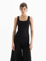 Top de algodón elastizado con escote redondo, de calce ajustado y diseño sin mangas.