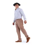 Pantalón de pana color bordó, de corte recto, con bolsillos laterales y traseros.