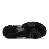 Zapatos tipo mocasín con capellada de malla negra y detalles en azul y gris.