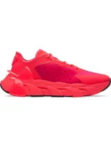 Championes de entrenamiento Under Armour modelo Halo Trainer, color rojo vibrante. Presentan tecnología de amortiguación UA HOVR reactiva, parte superior ligera con perforaciones para ventilación, estabilizador de tobillo y contrafuerte externo en el talón para mayor soporte y estabilidad.