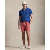 Remera polo de algodón color rosado, corte Custom Slim Fit, manga corta y cuello con botones. Cuenta con el logo bordado en el pecho.