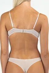 Sostén color piel con breteles finos regulables y copas con aro.
