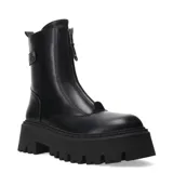 Botas de mujer de caña media, color negro charol, con suela track gruesa y cierre frontal con cremallera. Presentan un detalle de hebilla ajustable en el lateral superior.